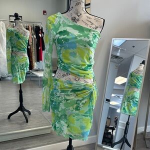 Green Abstract Print Two-Piece Set – One Shoulder Top & Ruched Skirt